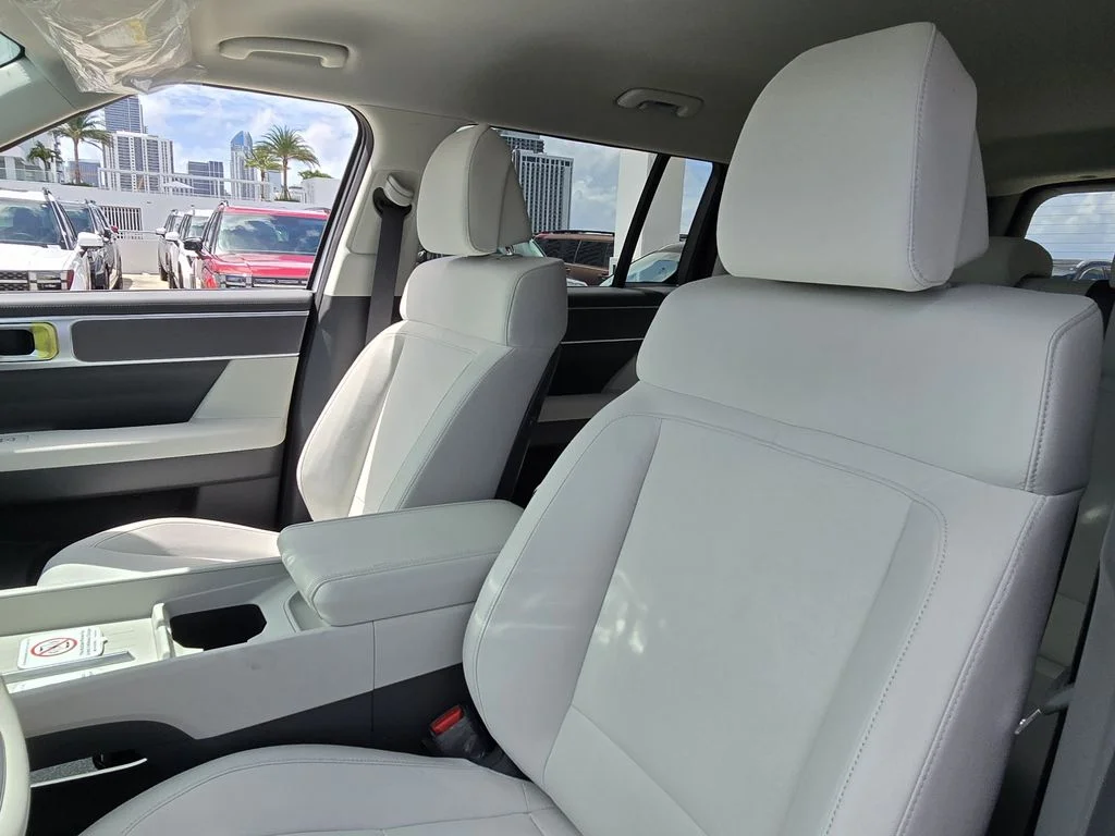 New 2027 Gray Hyundai SE image 22