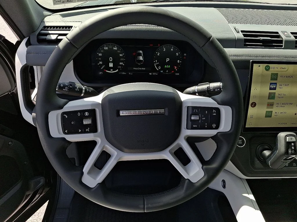 New 2026 Santorini Black Land Rover S image 11