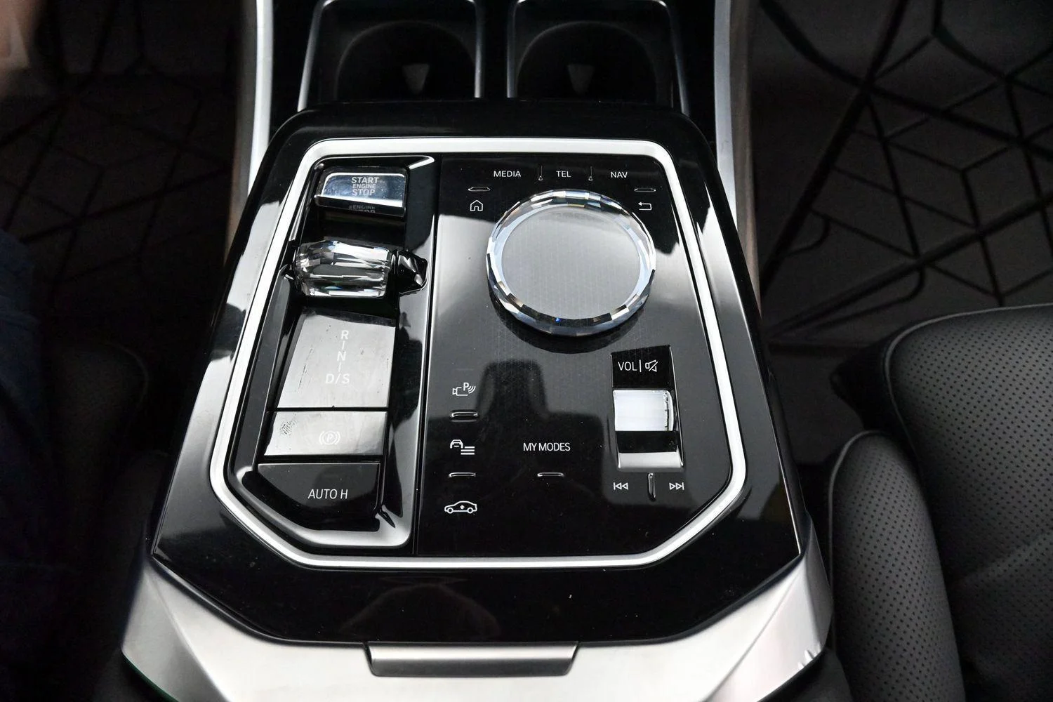 Used 2024 Brooklyn Grey Metallic BMW 740i xDrive image 27