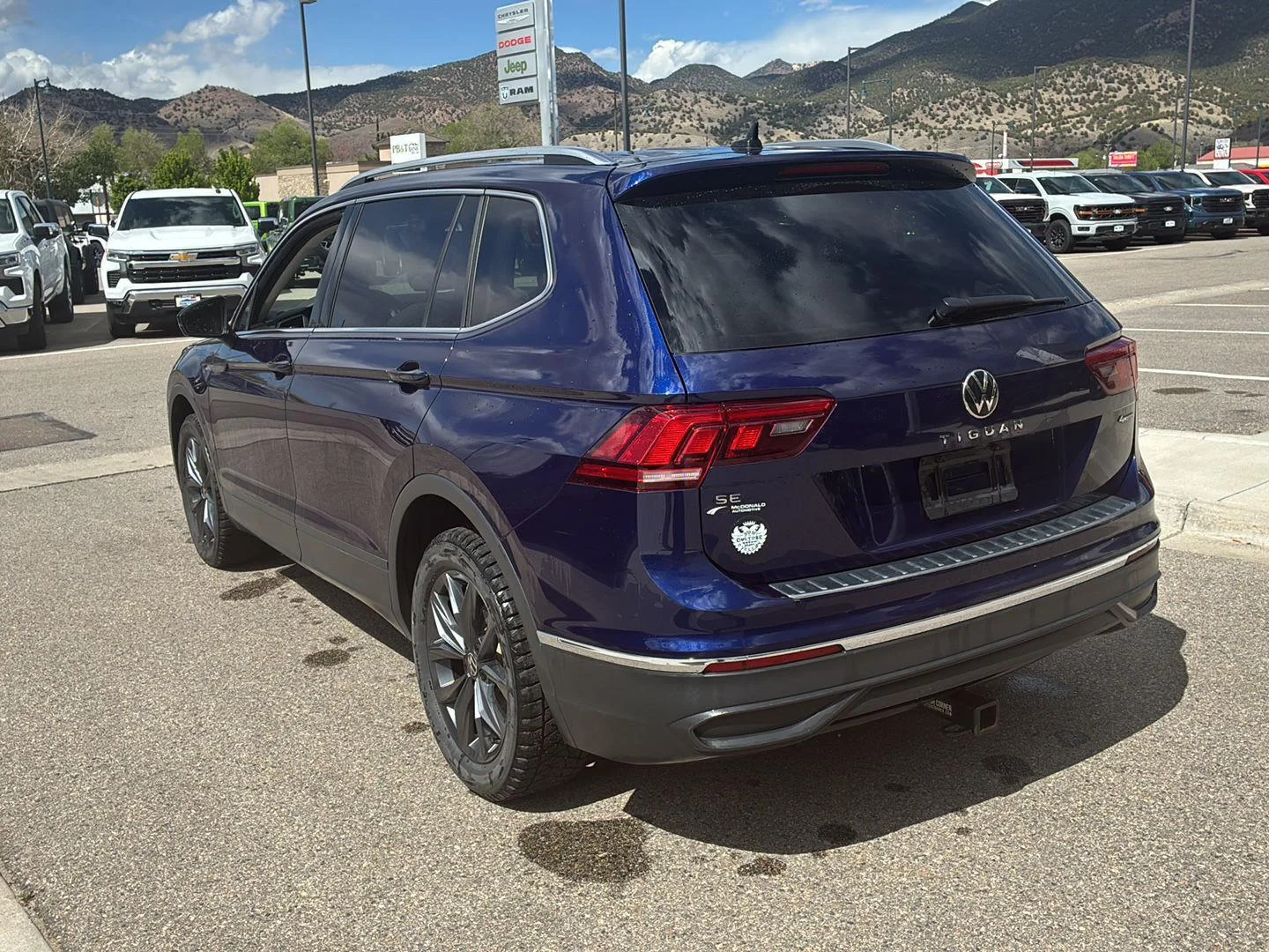 Used 2022 Atlantic Blue Metallic Volkswagen SE image 4
