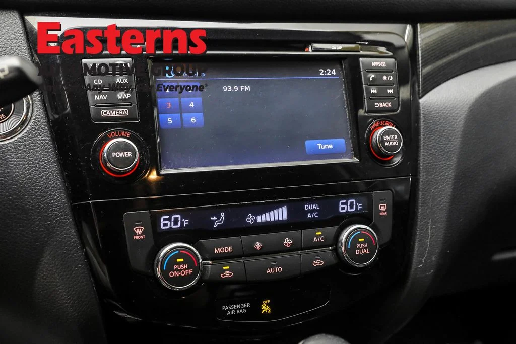 Used 2016 Gray Nissan SL image 19