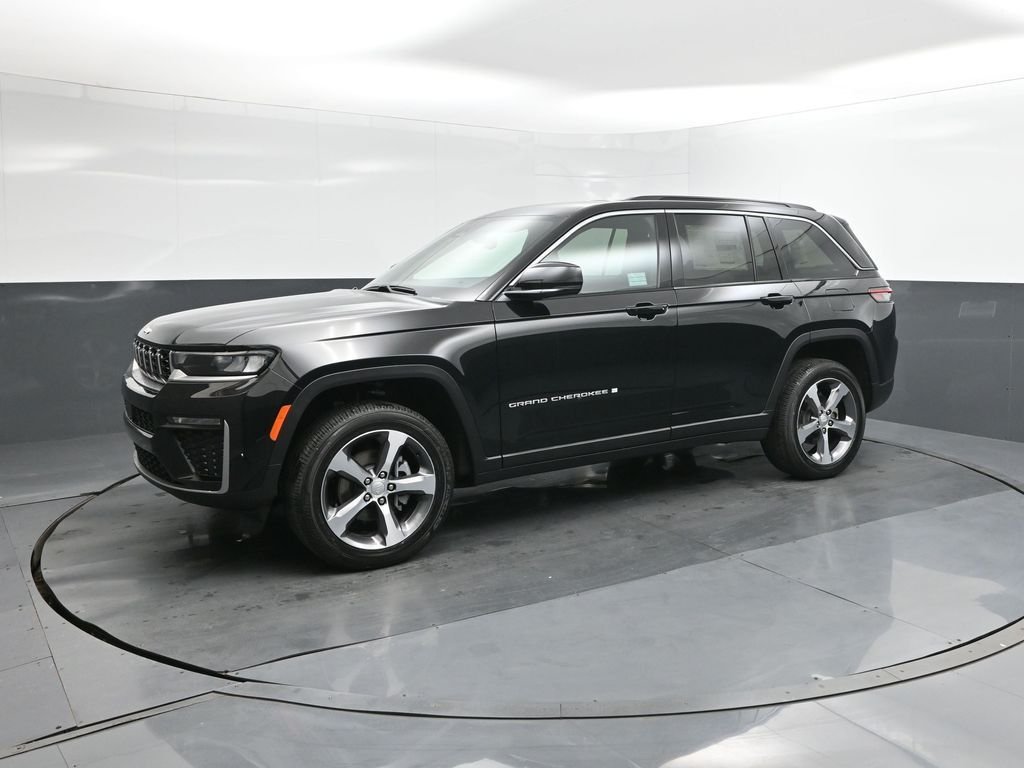New 2026 Diamond Black Crystal Pearlcoat Jeep Limited image 34