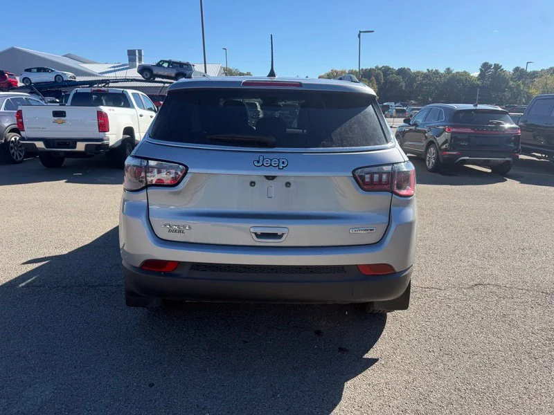 Used 2023 Silver Jeep Latitude Lux image 16