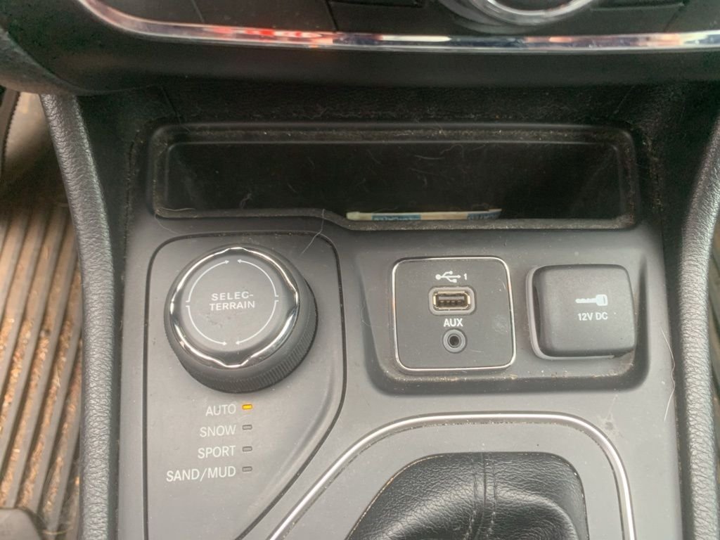 Used 2020 Light Brownstone Pearlcoat Jeep Latitude Plus image 22