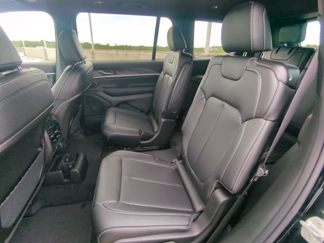 New 2027 High-Gloss Black Paint Jeep Limited image 17