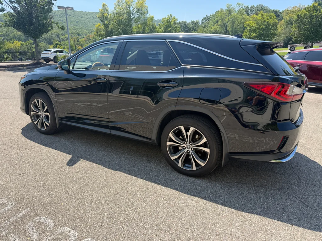 Used 2018 Obsidian Lexus Premium image 3