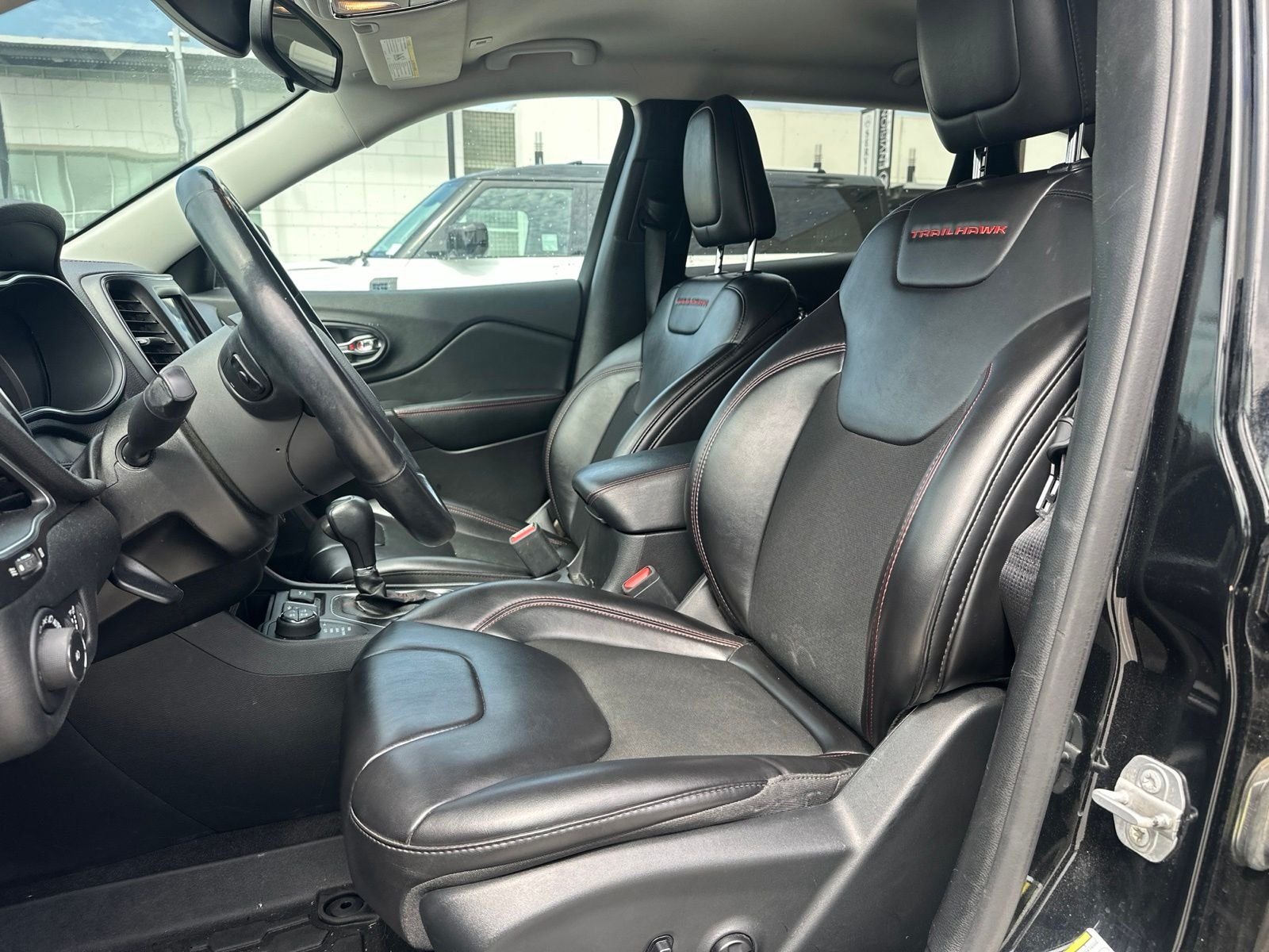 Used 2019 Diamond Black Crystal Pearlcoat Jeep Trailhawk image 22