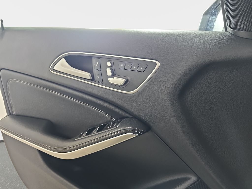 Used 2018 Gray Metallic Mercedes-Benz GLA 250 image 31