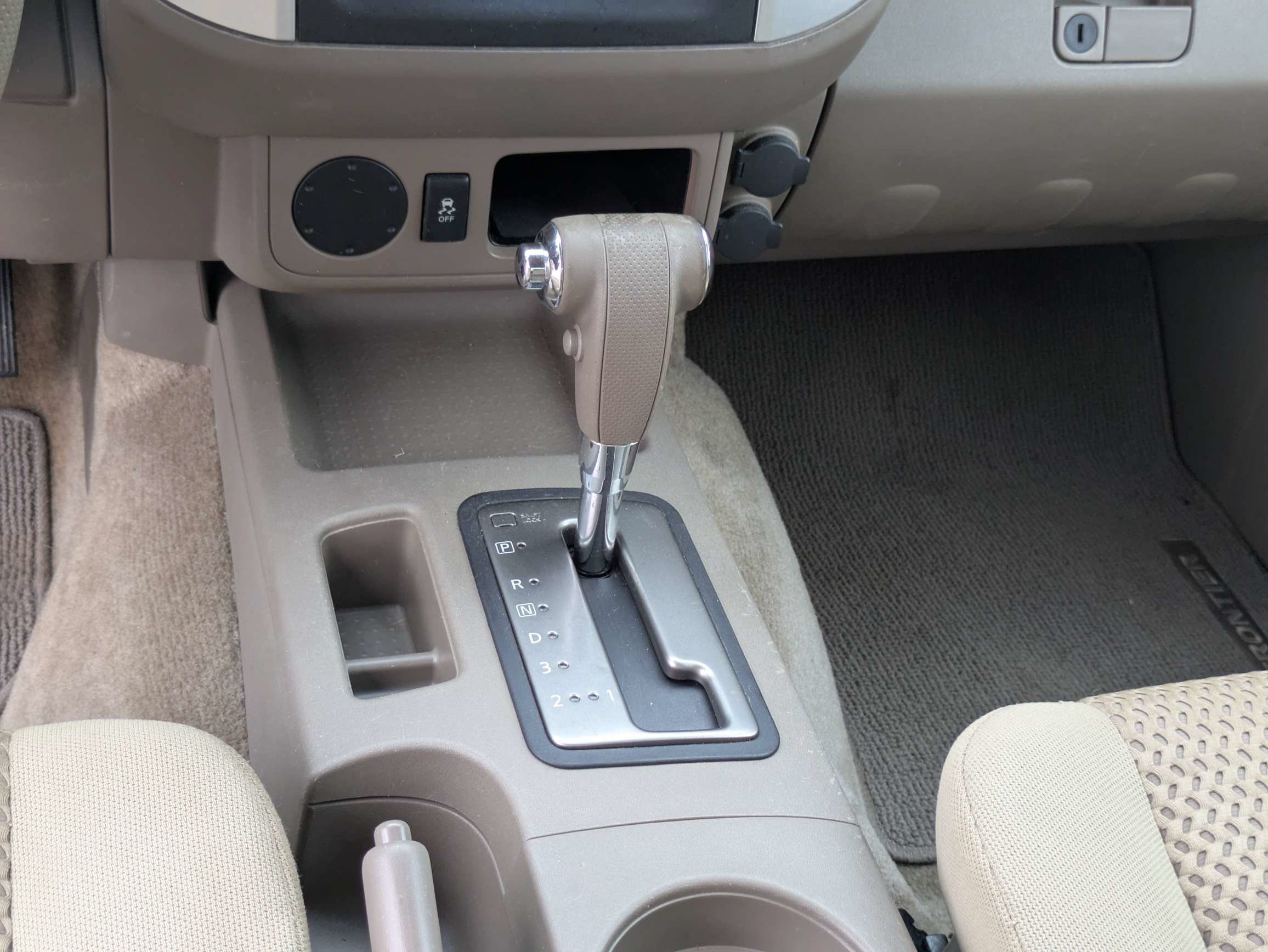 Used 2015 White Nissan SV image 15