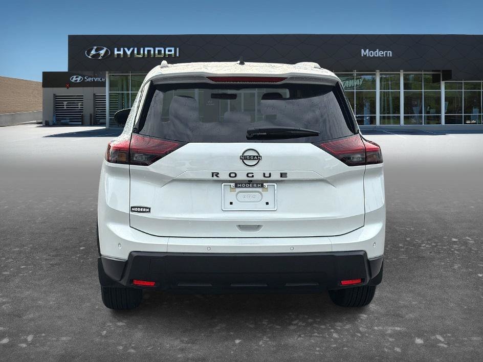 Used 2026 Everest White Pearl Tricoat Nissan Dark Armor image 5