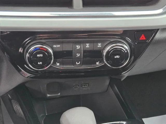 Used 2025 Summit White Chevrolet LT image 27