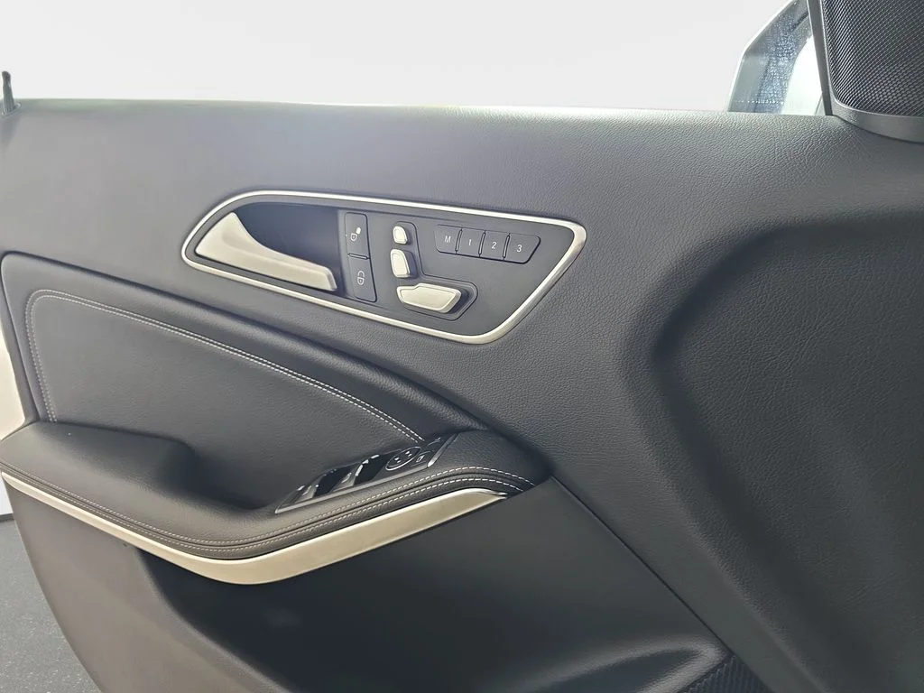 Used 2018 Gray Metallic Mercedes-Benz GLA 250 image 31
