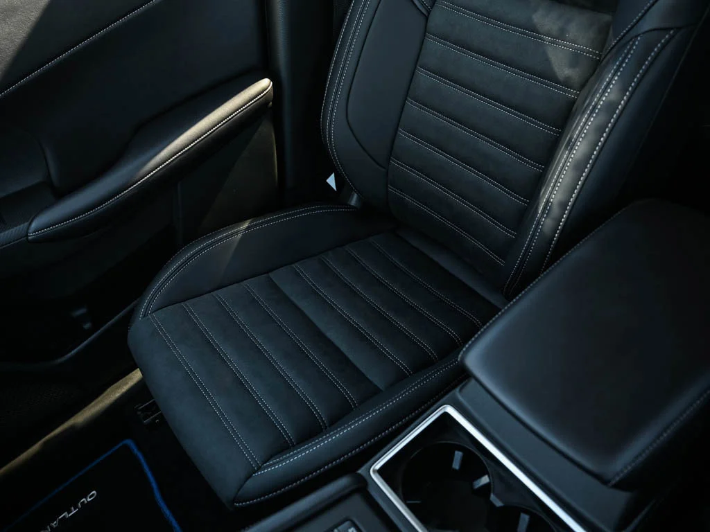 New 2025 Labrador Black Pearl Mitsubishi SE image 26