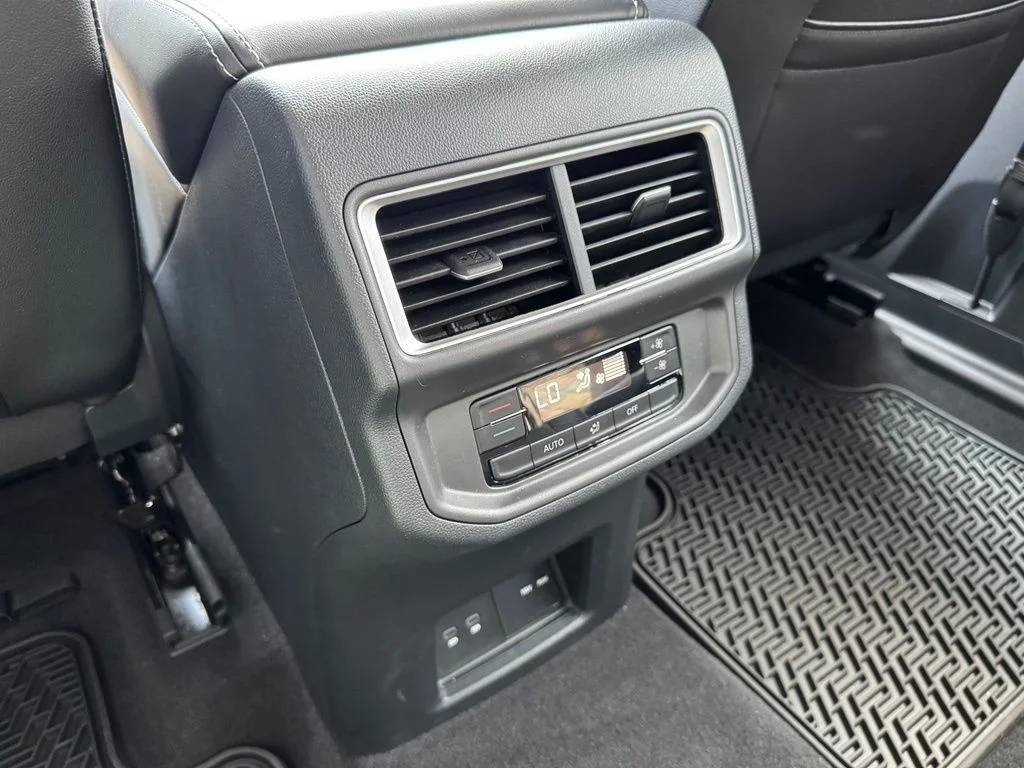 Used 2024 Silver Volkswagen 2.0T SE w/Technology image 22