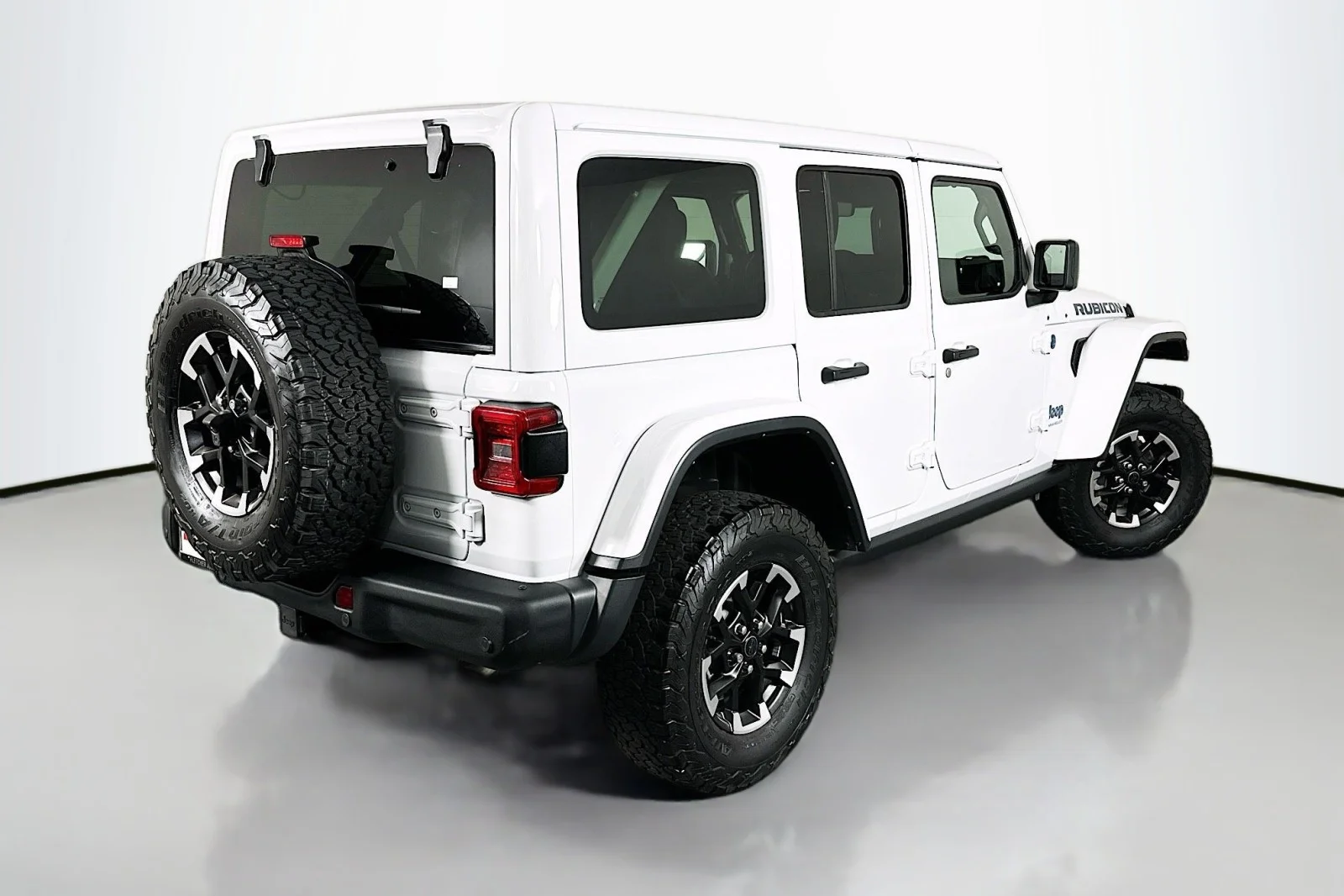 Used 2024 Bright White Clearcoat Jeep Rubicon X image 14