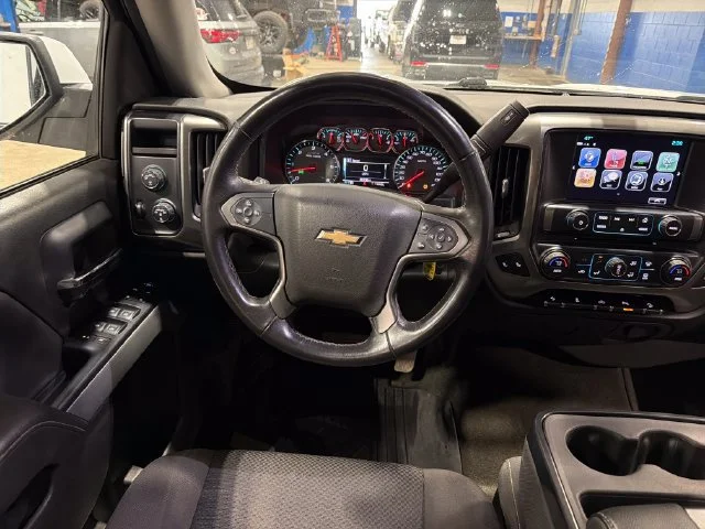 Used 2018 SUMMIT WHITE Chevrolet LT image 30