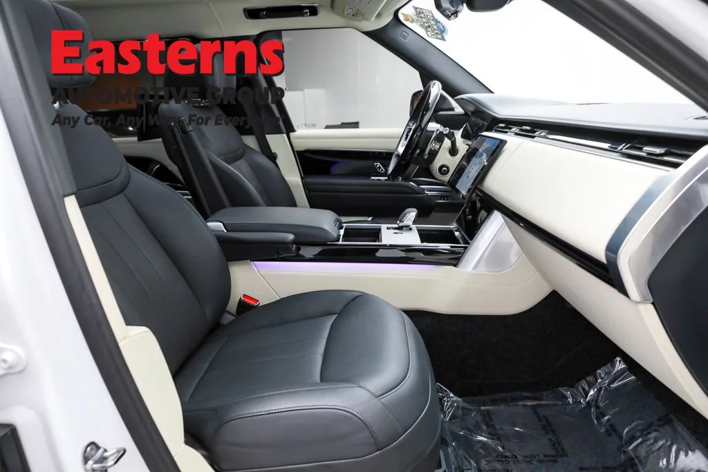 Used 2024 White Land Rover Autobiography image 28