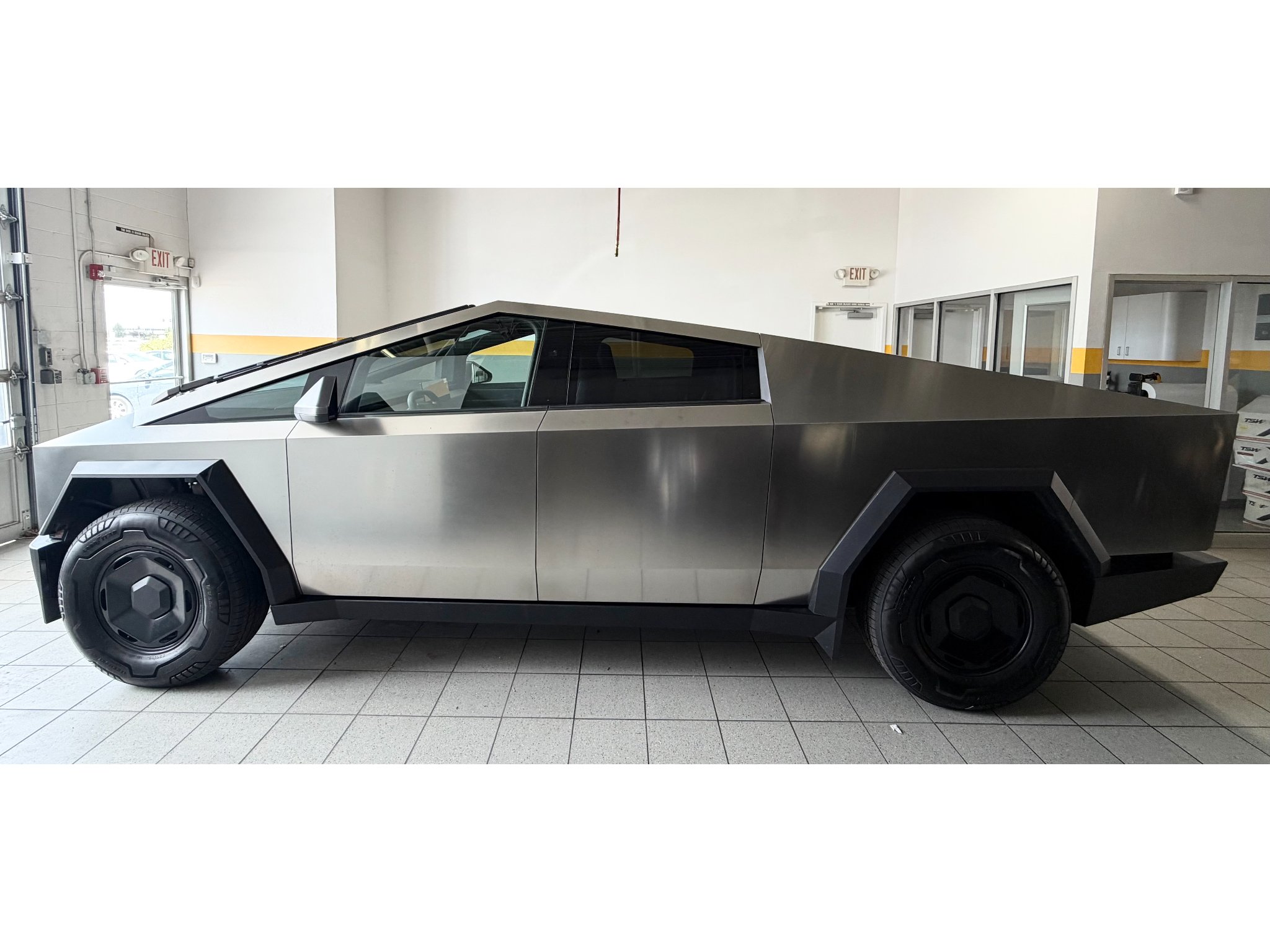 Used 2026 Stainless Steel Exoskeleton Tesla Dual Motor image 13