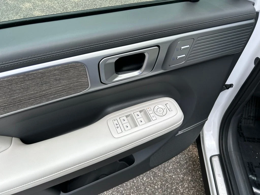 Used 2026 White Hyundai Calligraphy image 16