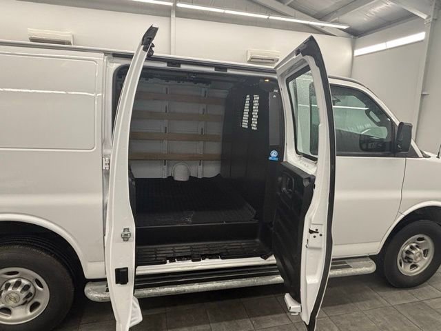 2024 Chevrolet Express Cargo Work Van - Photo 9