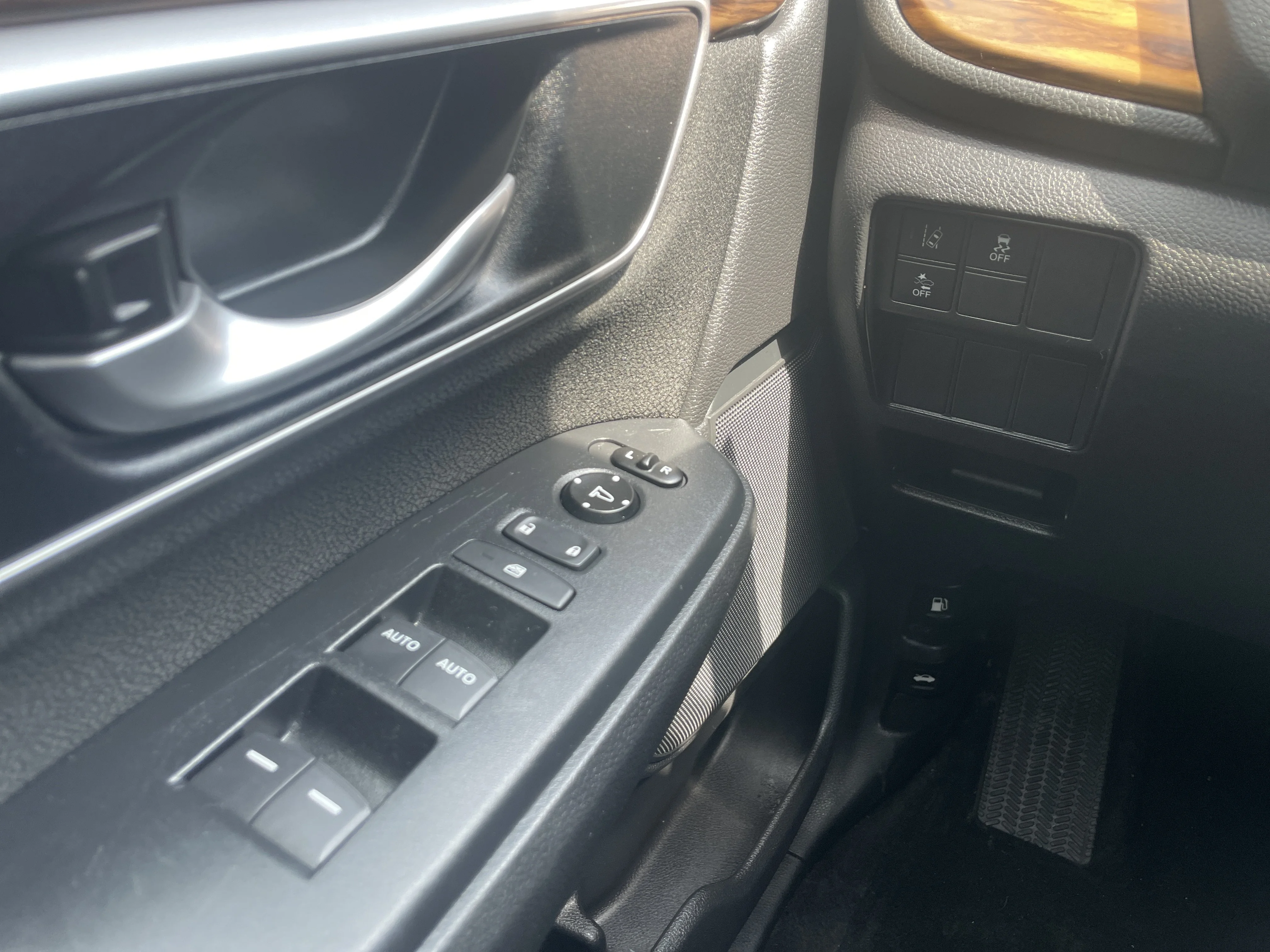 Certified Used 2018 Olive Honda EX image 23