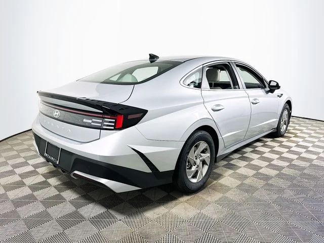 New 2026 Silver Hyundai SE image 3