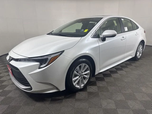 New 2026 Wind Chill Pearl <sup>1</sup> Toyota  XLE image 8