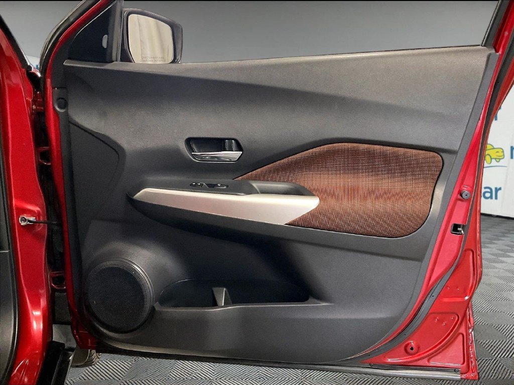 Used 2019 Red Nissan SR image 12