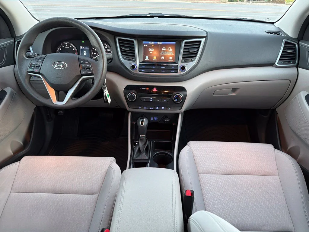 Used 2018 Silver Hyundai SEL image 19