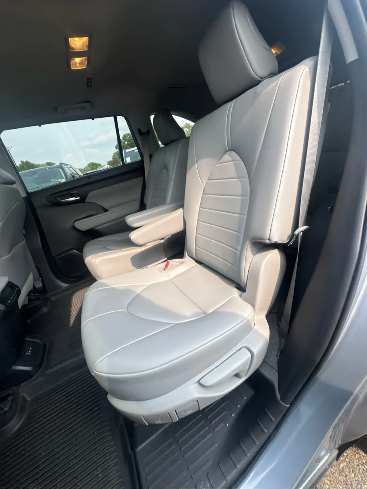 Used 2023 Moon Dust Toyota XLE image 30