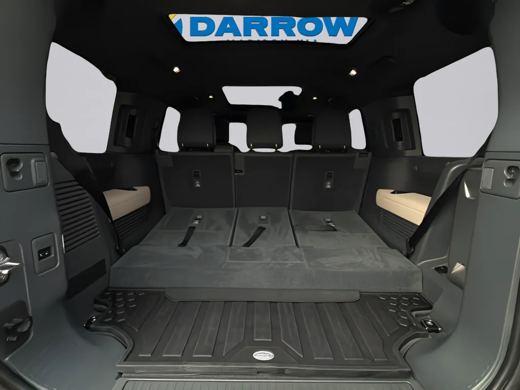Used 2023 Gray Land Rover X-Dynamic SE image 31