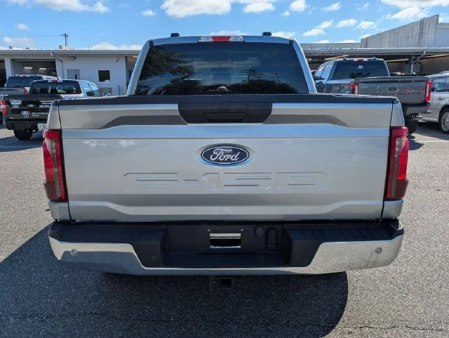 Used 2025 Silver Metallic Ford XLT image 4