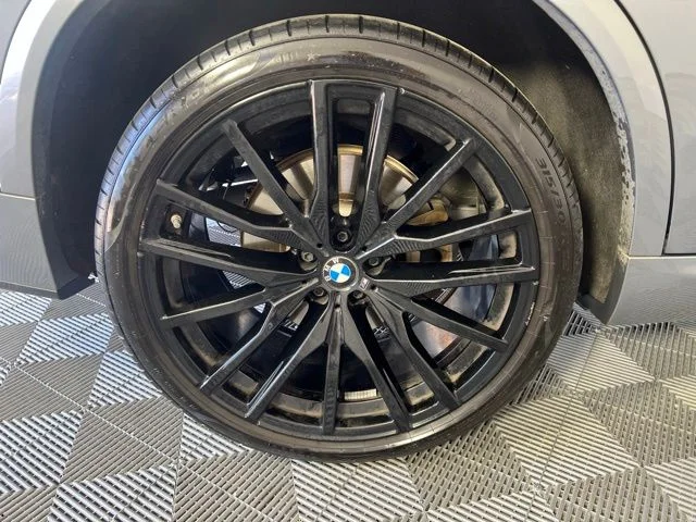 Used 2024 Gray BMW xDrive40i image 45