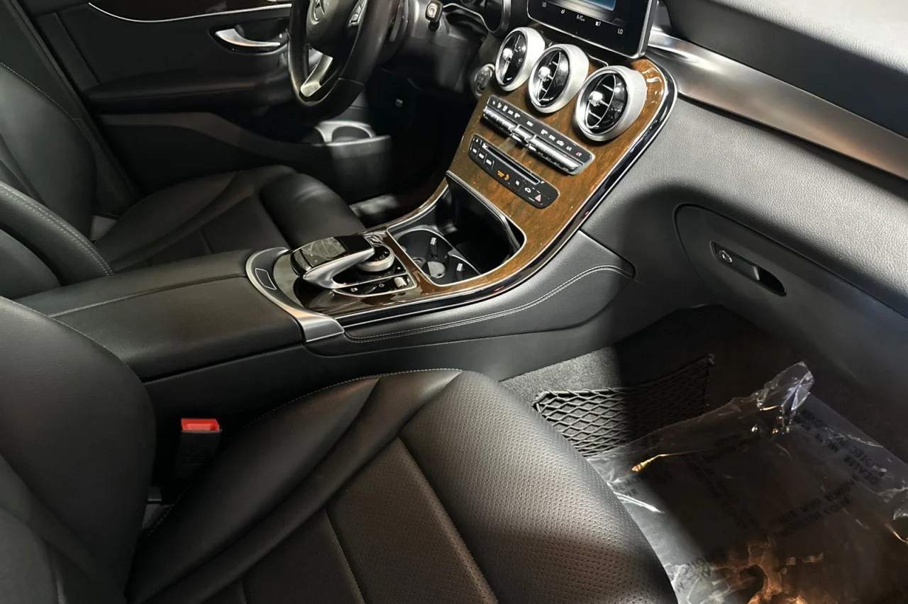 Used 2018 Selenite Grey Metallic Mercedes-Benz GLC 300 image 15