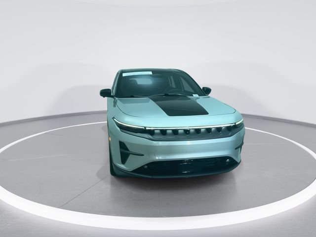 Used 2025 Silver Jeep Limited image 3