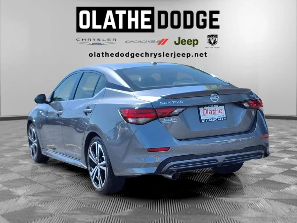 Used 2022 Gray Nissan SR image 3