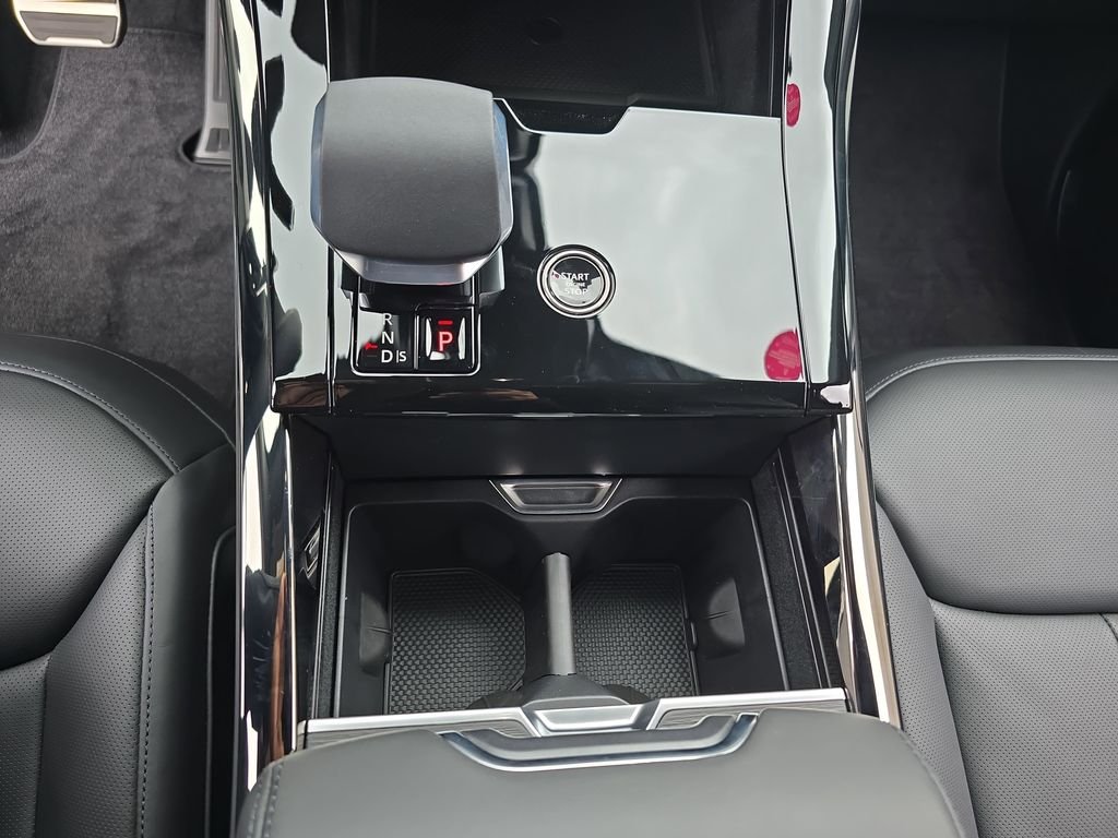 New 2026 Santorini Black Land Rover Dynamic SE image 26