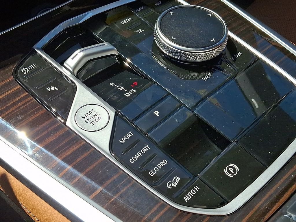 New 2026 Carbon Black Metallic BMW xDrive40i image 13