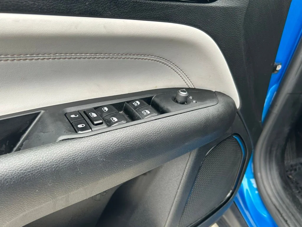 Used 2023 Blue Jeep Limited image 17
