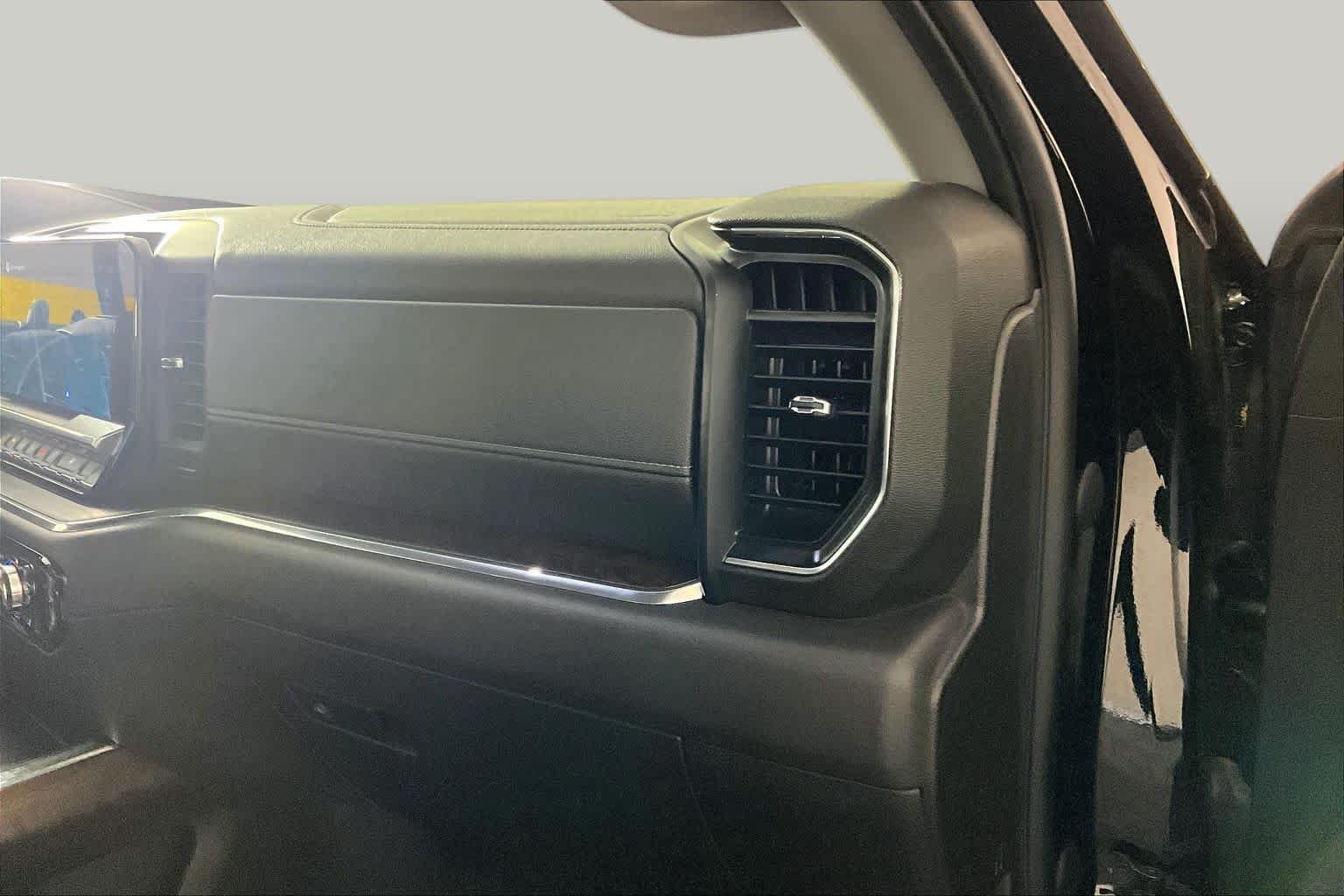 Used 2023 Onyx Black GMC SLT image 18