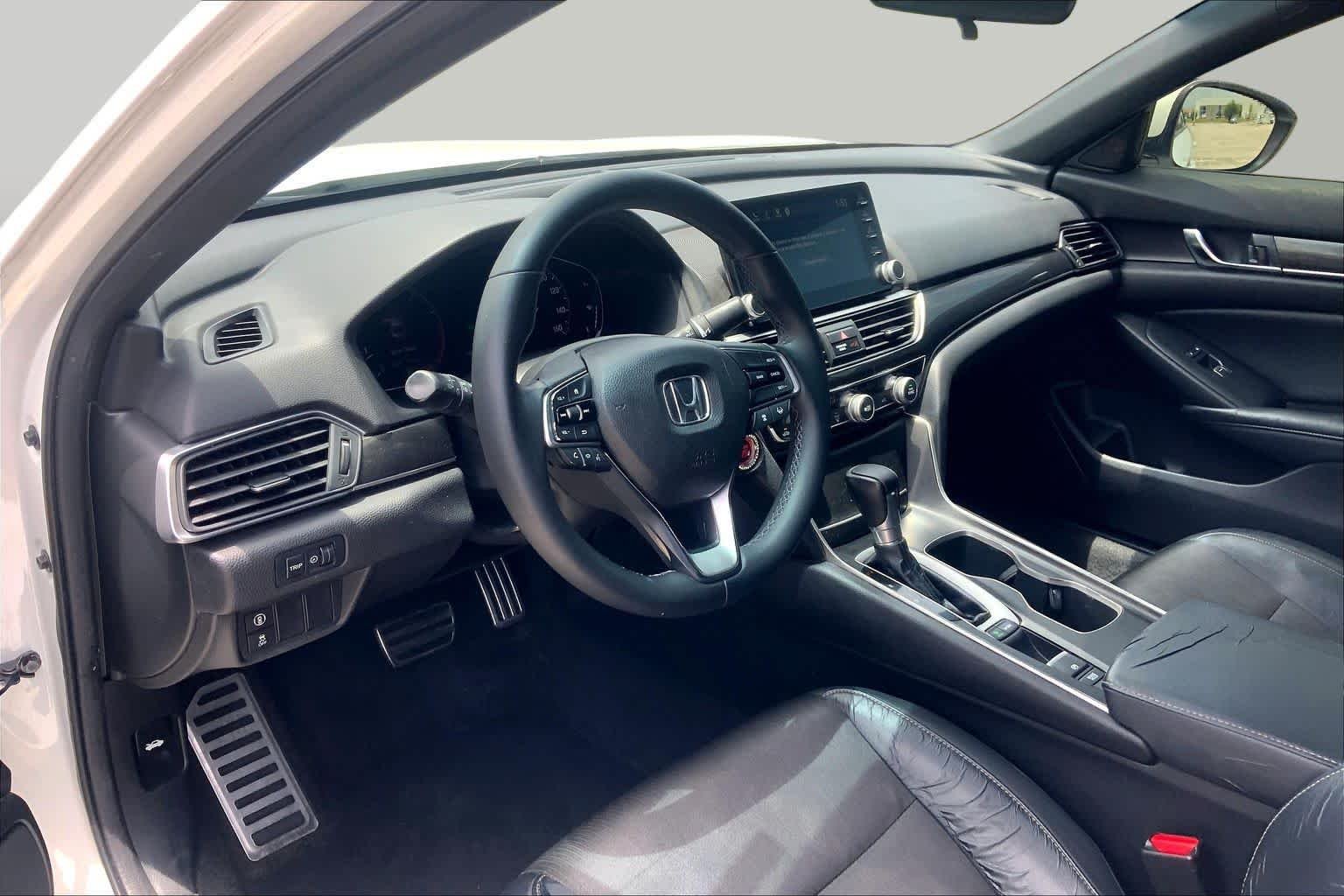 Used 2018 Platinum White Pearl Honda Sport 1.5T image 17