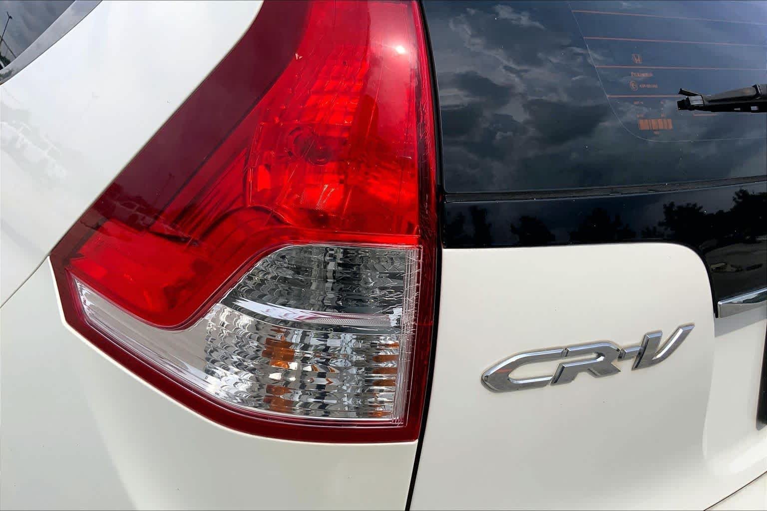 Used 2013 White Diamond Pearl Honda LX image 28