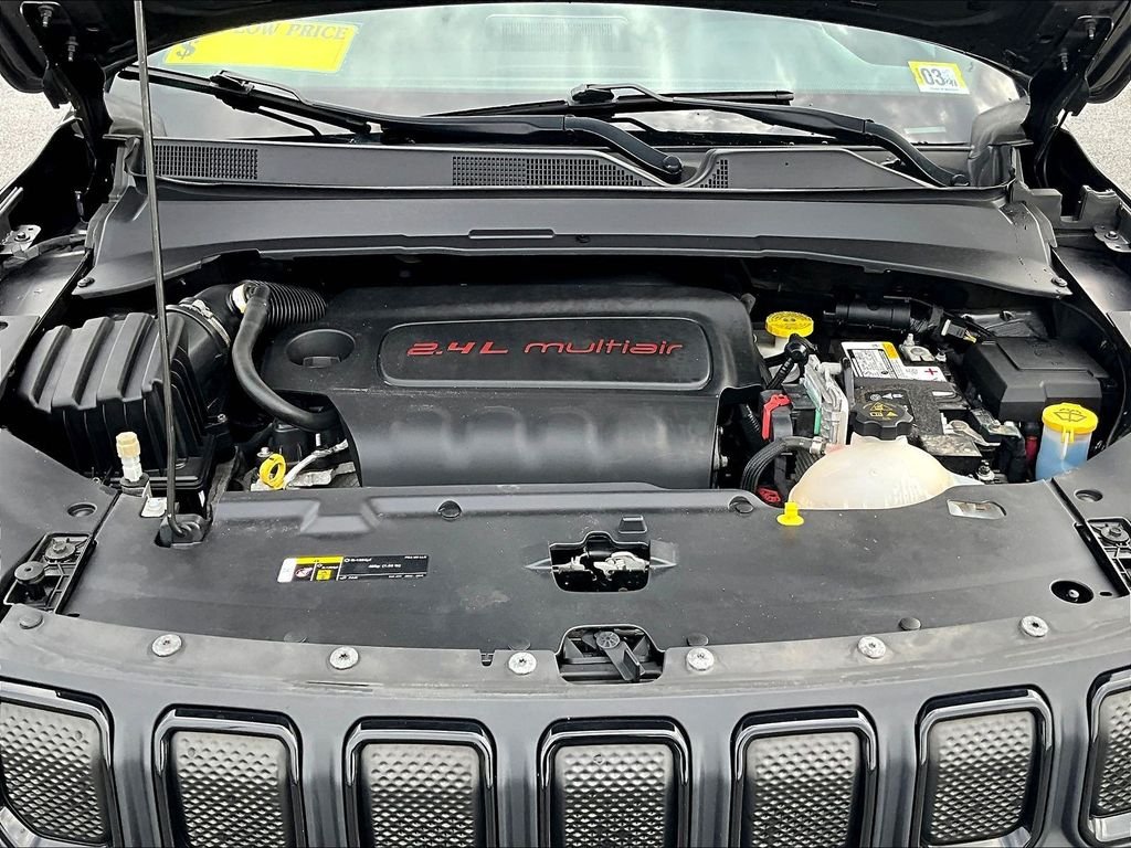 Used 2022 Gray Jeep Latitude image 28