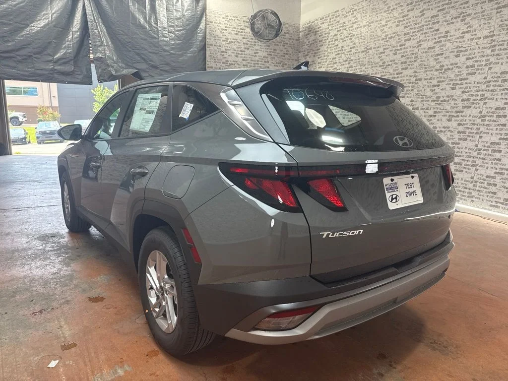 New 2026 Hampton Gray Hyundai SE image 5