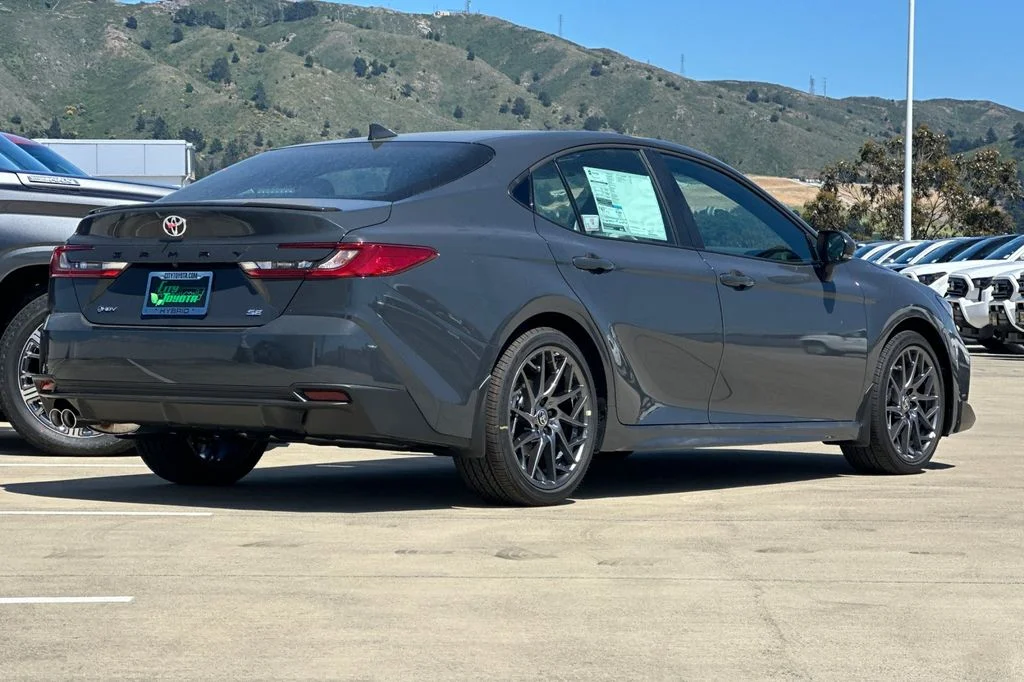 Certified Used 2025  Toyota SE image 4