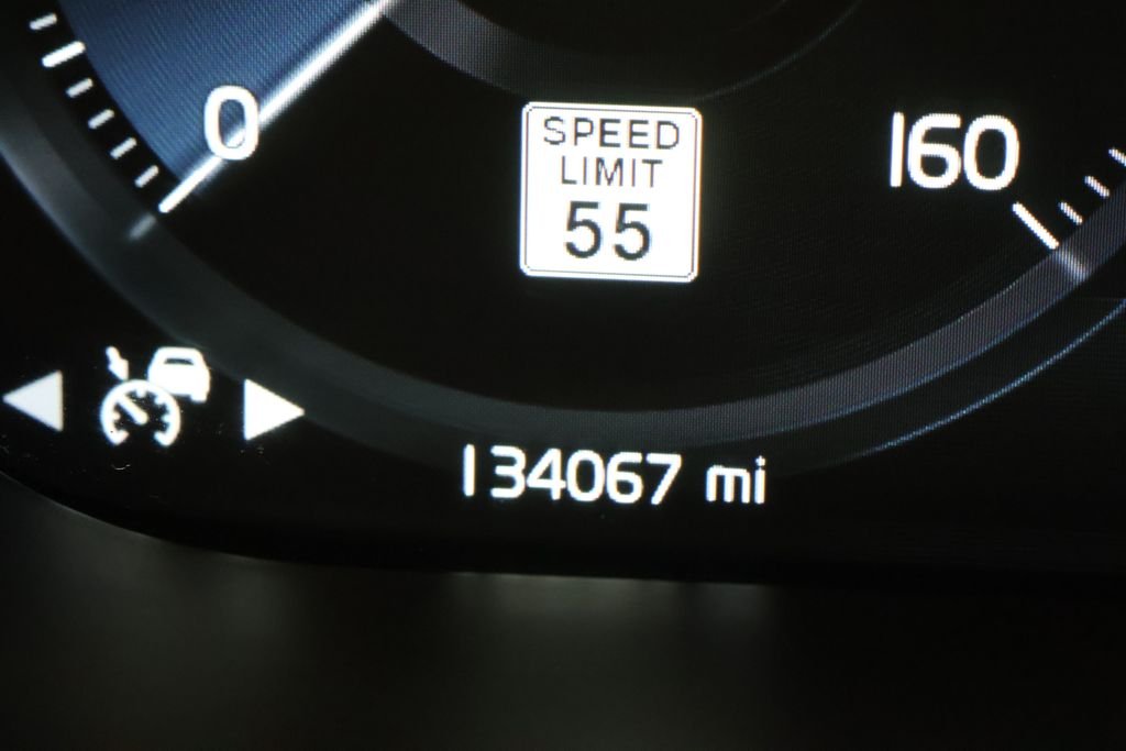 Used 2019 Black Volvo T5 Inscription image 13
