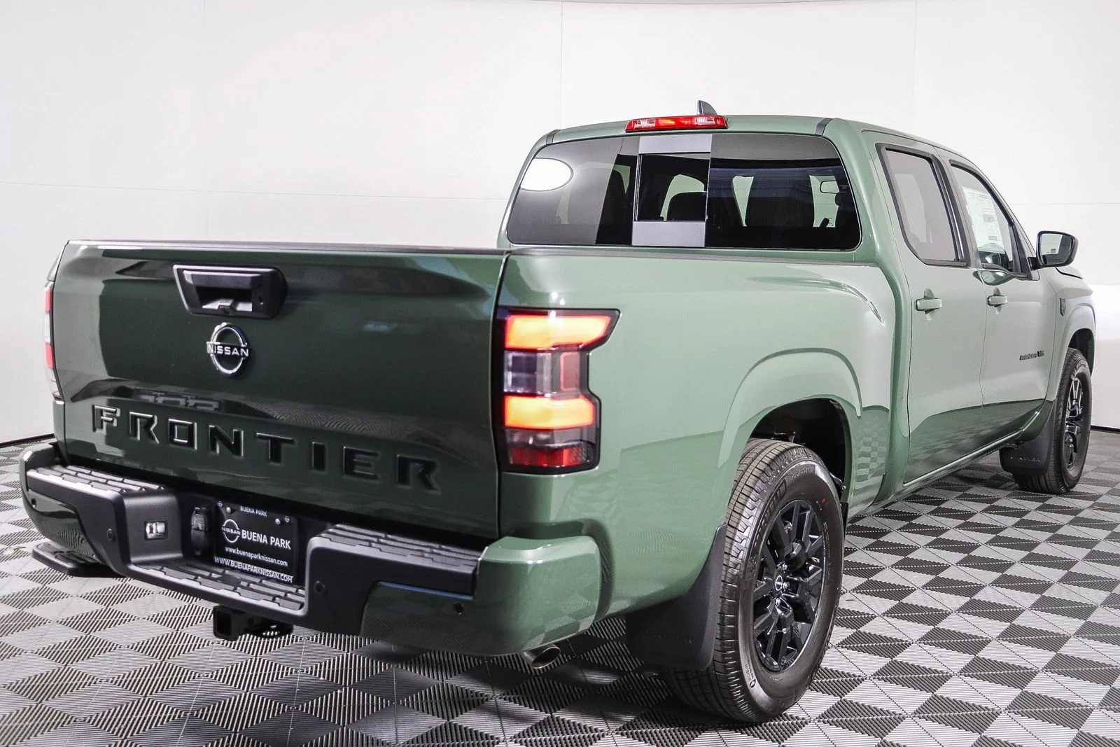 New 2027 Green Nissan SV image 8