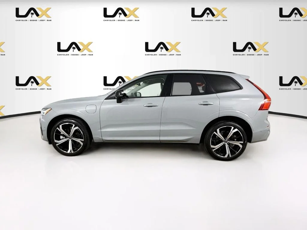 Used 2025 Gray Volvo T8 Ultra image 4