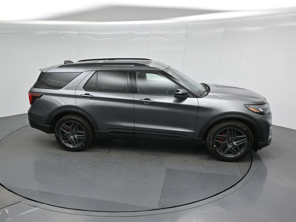 New 2026 Carbonized Gray Metallic Ford ST-Line image 52