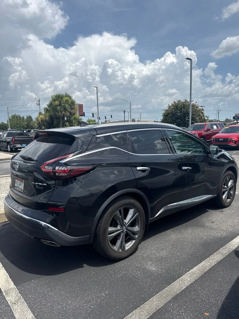 Used 2021 Black Nissan Platinum image 3